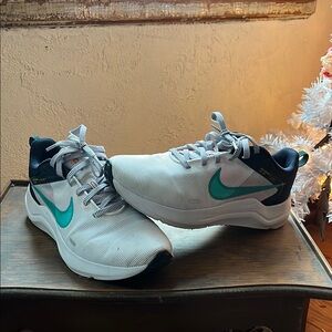 Nike Air Zoom White and Teal Running Shoes
